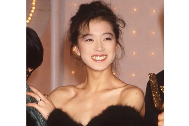 akina_nakamori_eyc-750x500