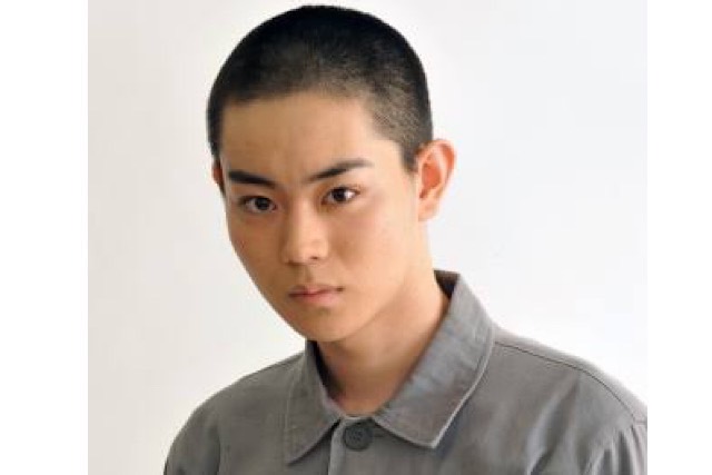 【画像】菅田将暉の坊主頭にひげは似合わないのはなぜ？ネットで賛否両論を検証！