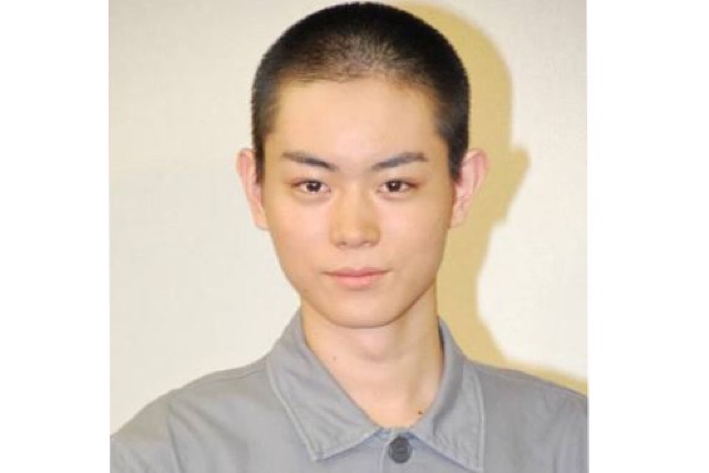 【画像】菅田将暉の坊主頭にひげは似合わないのはなぜ？ネットで賛否両論を検証！