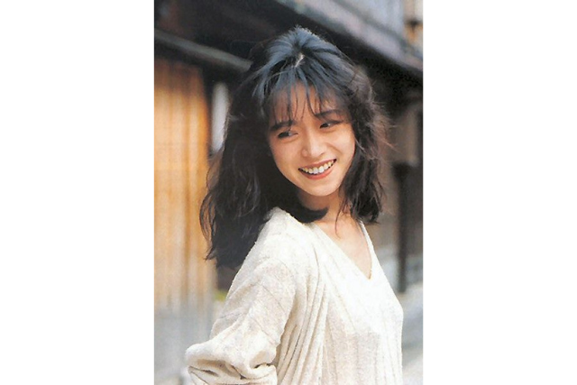 【画像45枚】中森明菜の若い頃から現在までの経歴や代表曲が伝説を紹介！