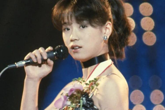 【画像45枚】中森明菜の若い頃から現在までの経歴や代表曲が伝説を紹介！